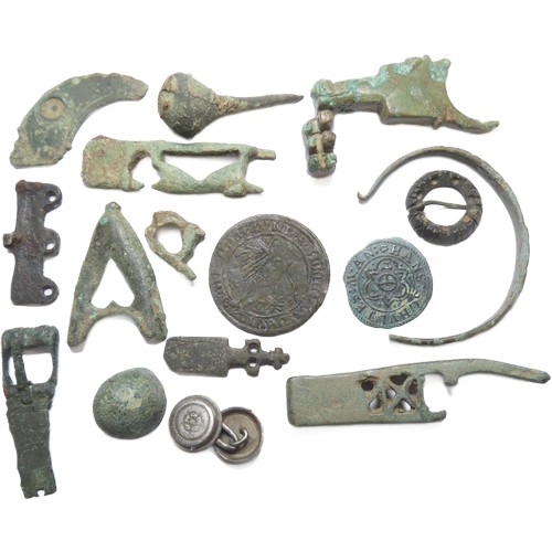 108 - British Artefact Group (16). Circa 1st century-17th century CE. 18mm-49mm. To include, a Roman key, ... 