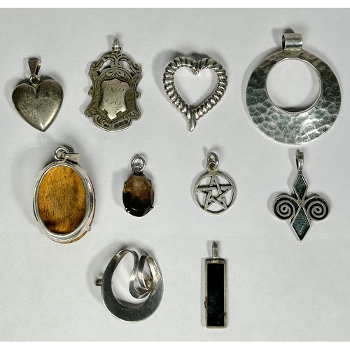 136 - Large collection of silver jewellery, vintage and new items included.