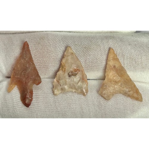 95 - Neolithic Arrow-head group (3). Circa 3000 BCE. 20mm-28mm. To include two barbed types and a tang an... 