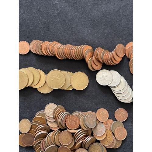 81 - Large collection of Canadian coins. 19th-20th century, various denominations, some silver. Many coin... 