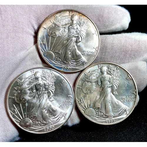 61 - United States: Collection of three Silver Eagle Dollars. 1991, 2000 and 2007. Each made from 1oz of ... 