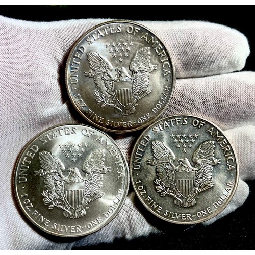 61 - United States: Collection of three Silver Eagle Dollars. 1991, 2000 and 2007. Each made from 1oz of ... 