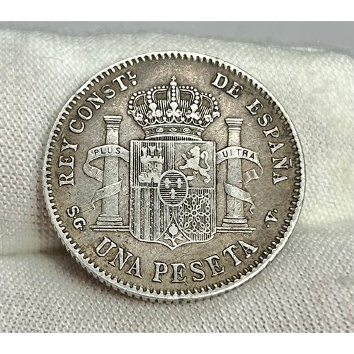 75 - Spain: Alfonso XIII, una peseta 1899. Silver, 5.1g. 23mm. Head of king Alfonso XIII as a child facin... 