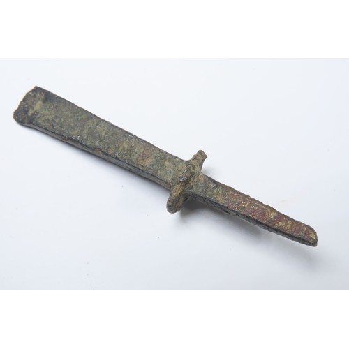 34 - Iron Age bronze tanged chisel. Circa 1st century BCE/ 1st century CE. A small metal-working tool wit... 