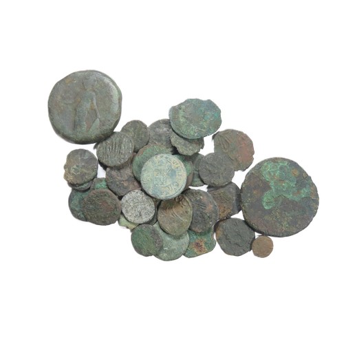 293 - Group of roman coins. Circa 2nd-4th century AD. Various types and emperors. 17.72g/0.55g. 32.20mm/10... 