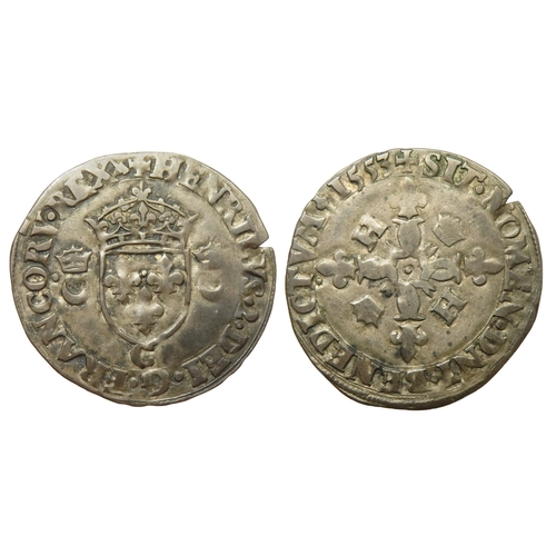 460 - France: Henry II Douzain 1553. Billon 2.4g, 27mm. Crowned shield with three fleur-de-lis, two crowns... 