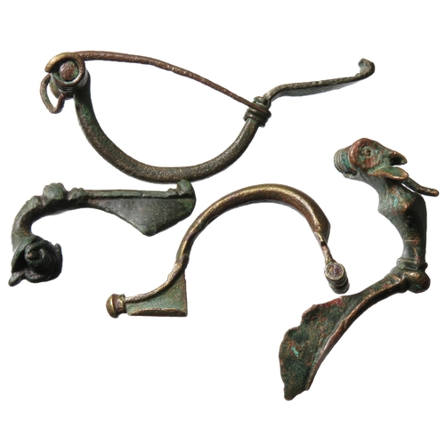 56 - Roman brooch group (4) to include Aucissa, trumpet, P-shaped and Kräftig Profilierte types, 1st... 