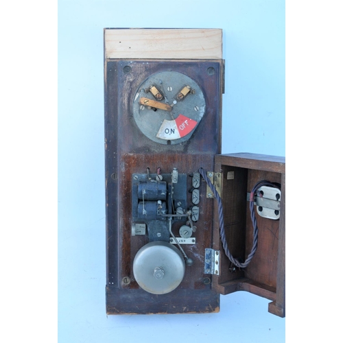 277 - Signal box Power On/Off indicator, lacks bakelite cover to indicator, indicator needle undamaged. (P... 