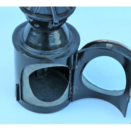 278 - Great Northern Railway (Ireland) handlamp, no burner. (Postage Band: C)