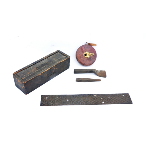 297 - Small Great Northern Railway wooden, sliding lid box with two cold chisels & BR(W) tape measure + LM... 