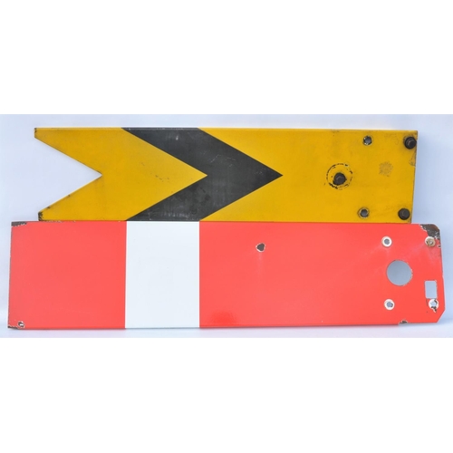 434 - British Railways enamel home & distant signal blades, ground disc faceplate & spare red plastic sign... 