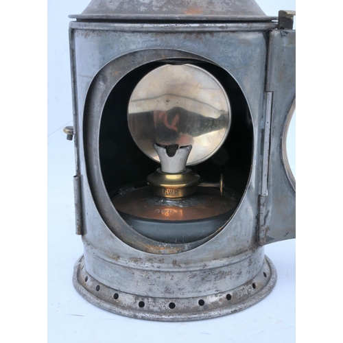 82 - Great Western Railway copper top handlamp, complete with copper vessel & all glasses, good example o... 