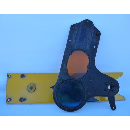 471 - Distant signal upper quadrant blade with matching spec plate & glasses. (Postage Band: N/A)