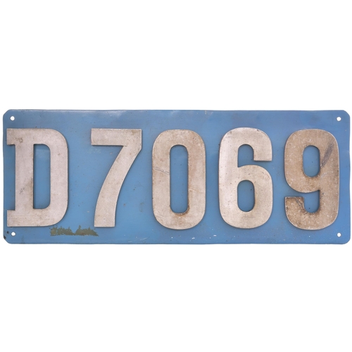 88 - A set of cabside numbers, D7069, from a BR Class 35 Hymek diesel hydraulic built by Beyer Peacock, W... 