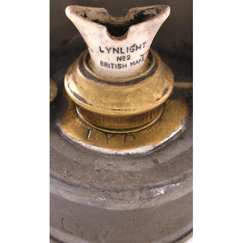 647 - LYR interior for handlamp, vessel, burner and reflector, brass stamped LYR. (Postage Band: A)