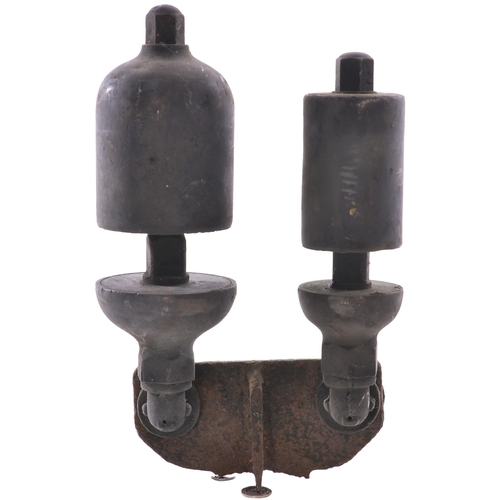 195 - A pair of GWR locomotive whistles, complete with knuckles, bracket, feed pipes and baffle plate, ex ... 