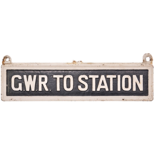 395 - A direction sign, GWR TO STATION, as fitted below a private road or private path sign. Cast iron, 25... 