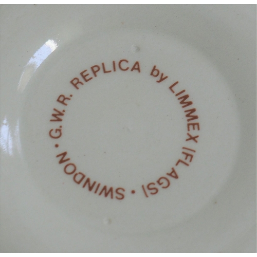 112 - Great Western Railway reproduction chinaware (Limmex Swindon) - teacup, saucer, side plate, tea pot,... 