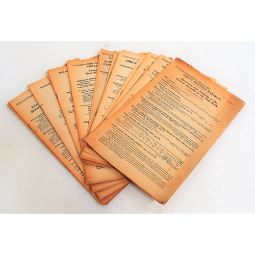 157 - Quantity/selection of Great Western Railway paperwork & books including - Abbeys, Cathedrals, Cornis... 