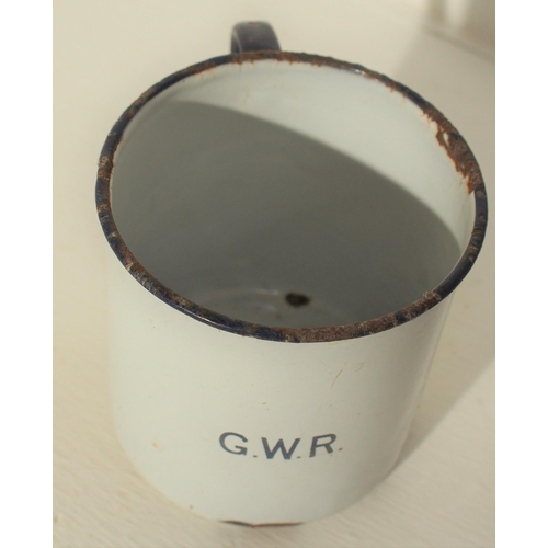 58 - Great Western Railway 1 pint enamel mug, overall good condition. (Postage Band: A)