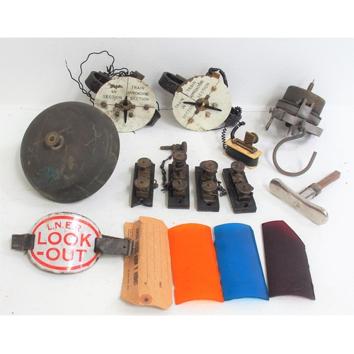 583 - Quantity of small & signalling items/spares including carriage door handle, electrical terminals, bl... 