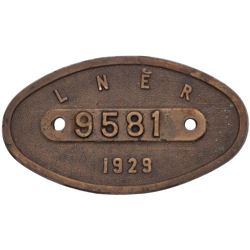 221 - A worksplate, LONDON & NORTH EASTERN RAILWAY, 9581, 1929, from a LNER N2 Class 0-6-2T No 2675 built ... 