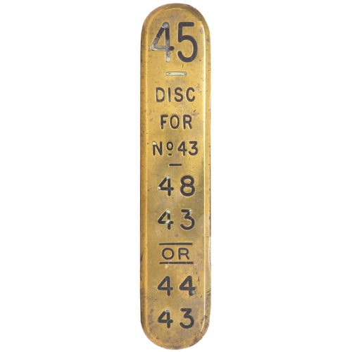 462 - A group of GWR signal lever plates; wordings include DOWN MAIN LINE, DOWN MAIN START'G, DISCS FOR NO... 