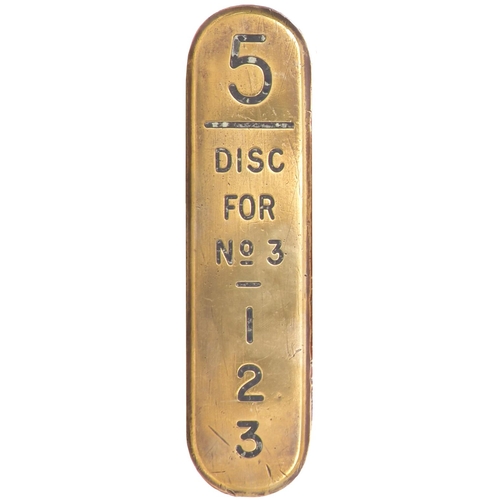 462 - A group of GWR signal lever plates; wordings include DOWN MAIN LINE, DOWN MAIN START'G, DISCS FOR NO... 