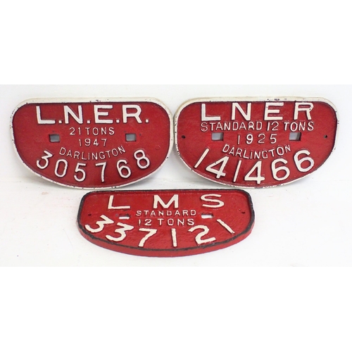35 - London North Eastern & LMS C/I D wagonplates - LNER 12T Darlington 141466, LMS 12T 337121, LNER 21T ... 
