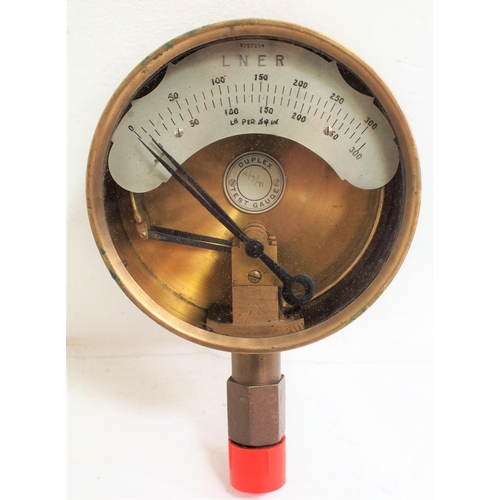 391 - London North Eastern Railway Duplex test gauge in original leather case, leather is stamped L&NER, g... 