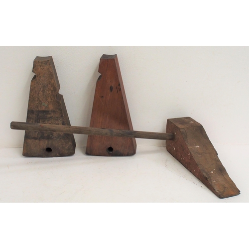 485 - Sections on Maunsell wheel x2, wooden rolling stock wheel chock, all ex Swindon Works. (3) (Dispatch... 