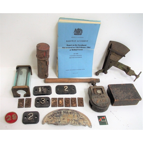 511 - Quantity of railway hardware & Accident Reports inc. LNWR items, water gauge glass cover, brass leve... 