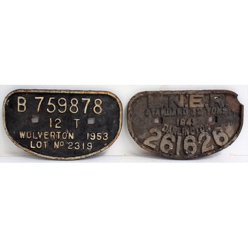 561 - London North Eastern Railway C/I D wagonplate 261626. 12T 1943 Darlington, small loss to border, B75... 