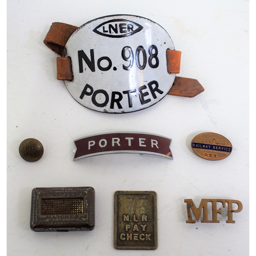 564 - Miscellaneous small items including LNER enamel porter armband complete, NLR brass pay check, enamel... 