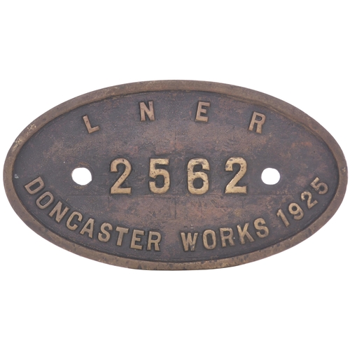 166 - A worksplate, LONDON & NORTH EASTERN RAILWAY, 2562, DONCASTER WORKS, 1925, from a LNER A1 Class 4-6-... 