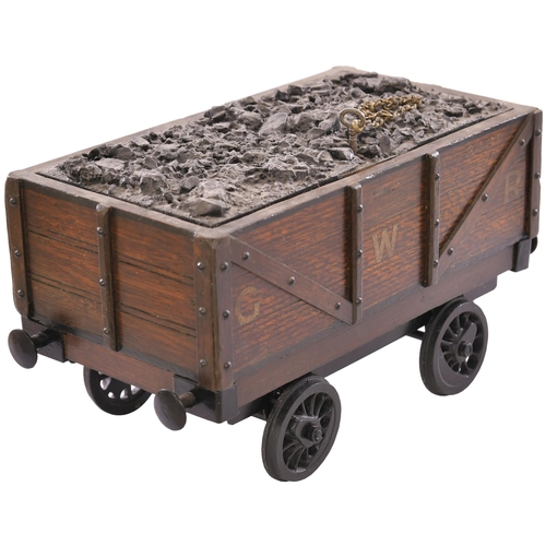 289 - A humidor, in the style of a GWR coal wagon, complete with key to open the lid, overall length 12½