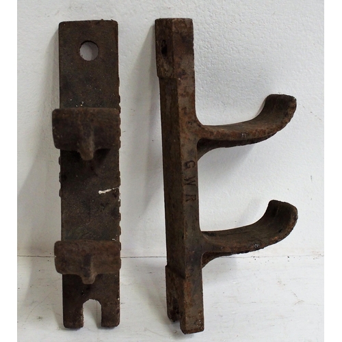 117 - Great Western Railway C/I cable wall supports/brackets, all marked GWR. (10) (Dispatch by Mailboxes/... 