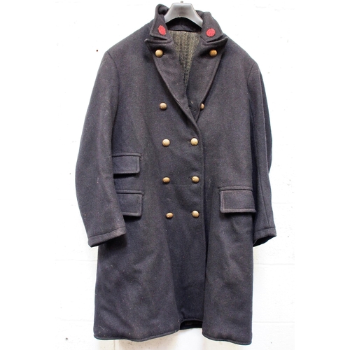 157 - Great Western Railway double breasted 3/4 length heavy lined overcoat, GWR roundels on collar, all b... 