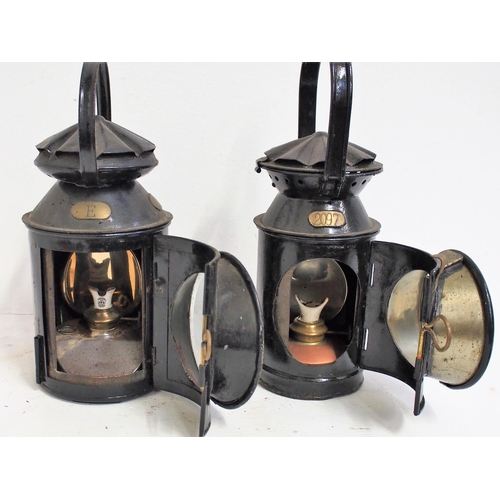 182 - London South Western Railway 4 aspect handlamps, large & small patterns, both complete ex service co... 