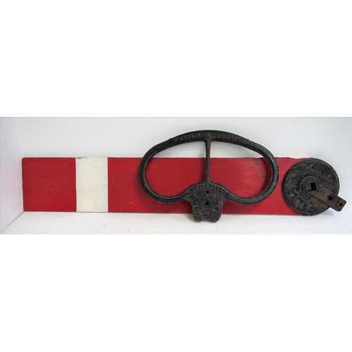 197 - Mckenzie & Holland Worcester Great Eastern Railway wooden signal arm & spectacle plate, no glasses, ... 