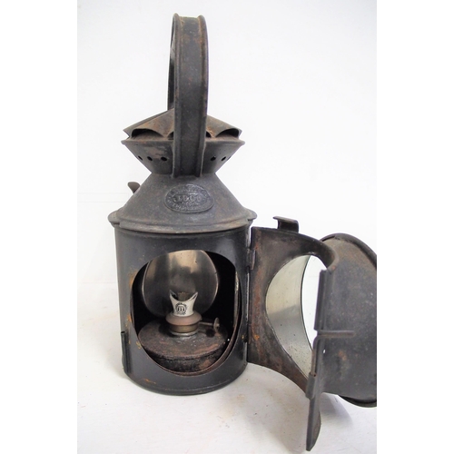 252 - Great Western Railway early 3 aspect handlamp by Linley & Co, 1900, case stamped GWR & 153, complete... 