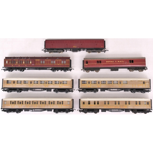 123 - Coaches, Triang, Lima, Hornby, etc. (15)