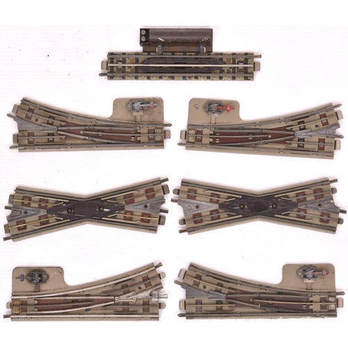 139 - Hornby 'OO' accessories, signals, track, etc.