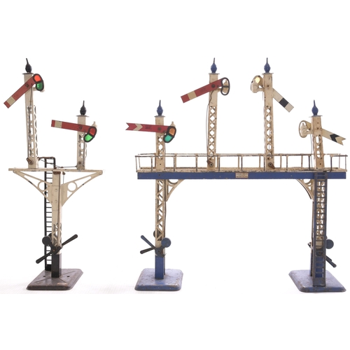 143 - Hornby '0' gauge. Signal gantry, blue bases, red distant and home arms. 1 single arm 'Distant' signa... 