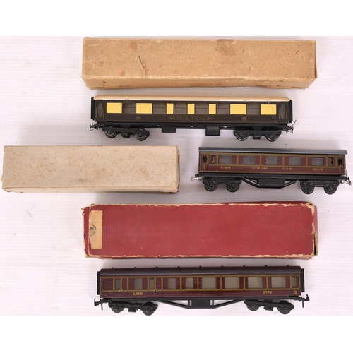 277 - Trix Twin Railway. 3 Pullman coaches, boxed. 1 LNER teak coach, boxed. 2 LMS maroon coaches, boxed. ... 