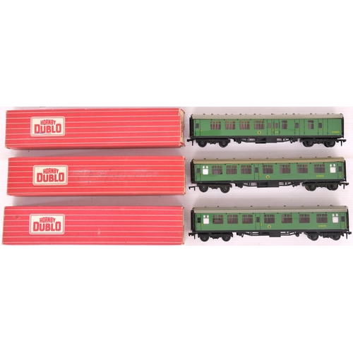 300 - Hornby Dublo Coaches (3)