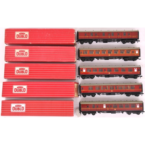 304 - Hornby Dublo Coaches (5)