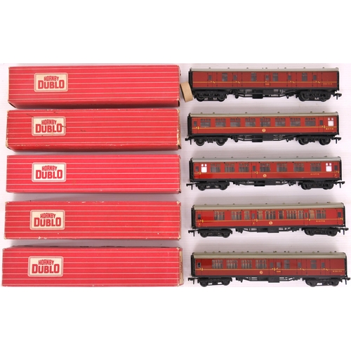 305 - Hornby Dublo Coaches (5)