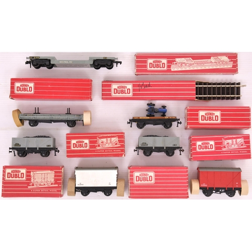 319 - Hornby Dublo Wagons and Track (8)