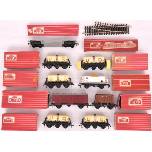 320 - Hornby Dublo Wagons and Track (10)